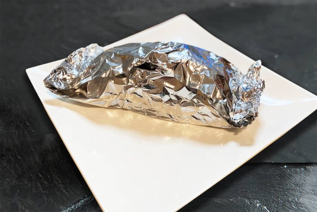 アルミホイルで包んだカレーパン トースターで焦げを防ぐ方法