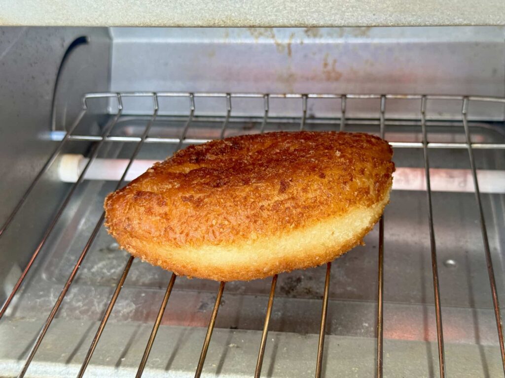 NT-D700でカレーパンを温め直すイメージ（外を焼きつつ中まで温めて仕上げる）