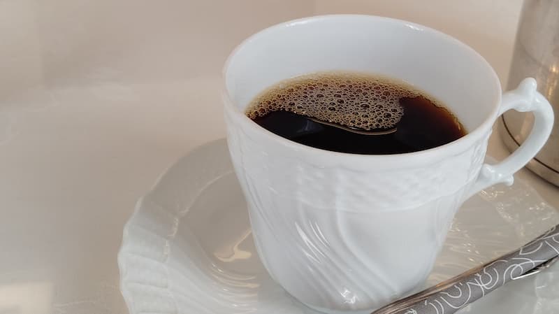 コーヒーカップに入った1杯のコーヒー